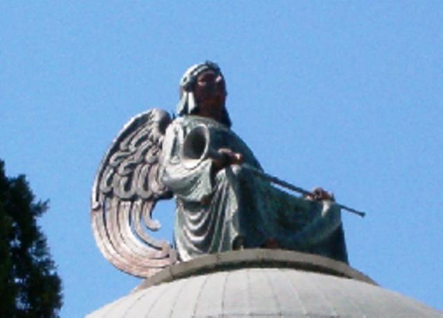 El Angel anunciador, situado en el Cementerio de La Almudena